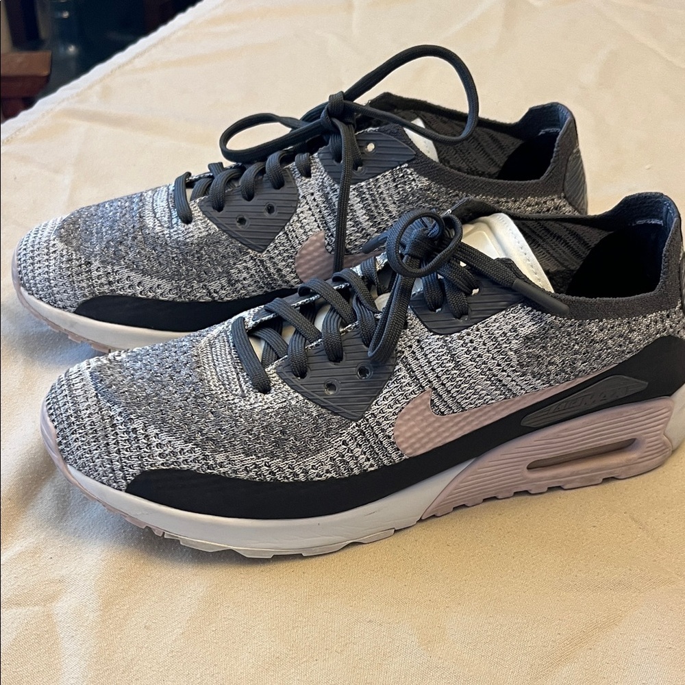 Nike Women's Black and Gray Sneakers size 10
